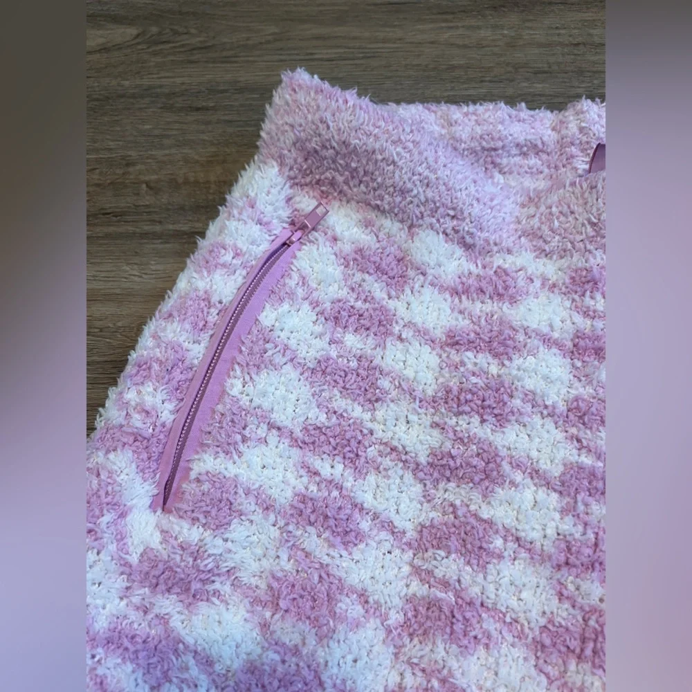 SKIMS Pink and White Pajama Set - Picture 12 of 15